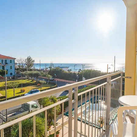 מלון דירות Gloria