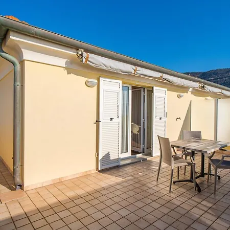 מלון דירות Gloria