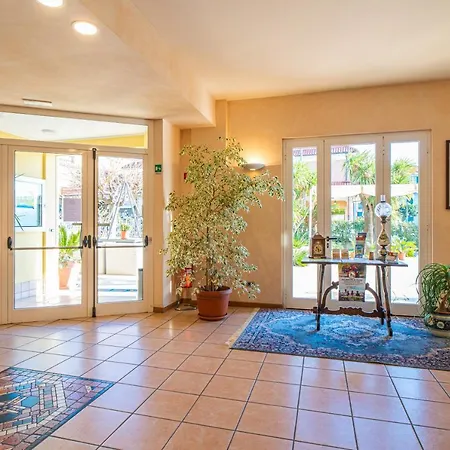 מלון דירות Gloria