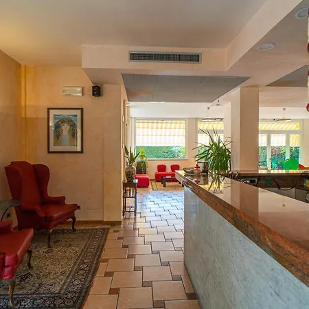 Gloria מלון דירות