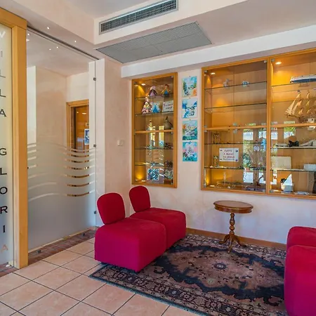 Gloria מלון דירות בורג'ו ורצי