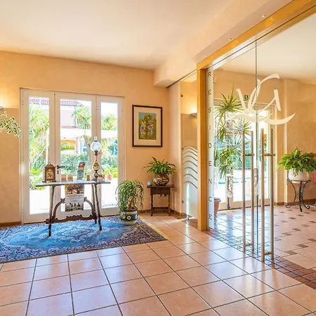 Gloria מלון דירות