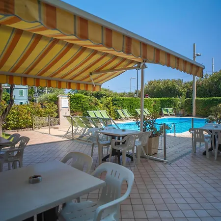 מלון דירות Gloria בורג'ו ורצי