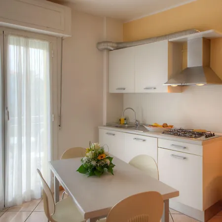 Gloria מלון דירות בורג'ו ורצי