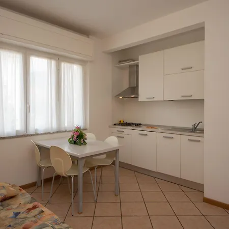 Gloria מלון דירות בורג'ו ורצי