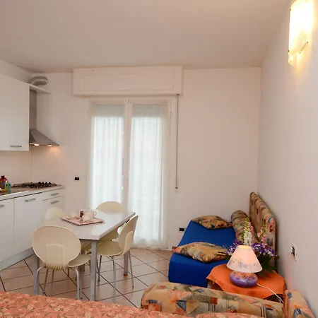 מלון דירות Gloria 4*