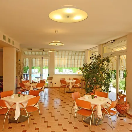 Apartmanhotel Gloria 4*