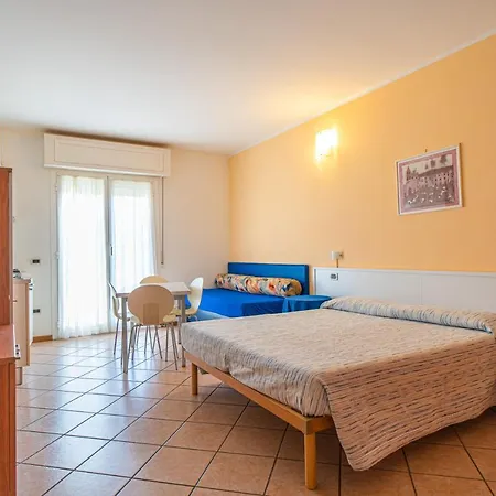 Gloria Aparthotel 3*