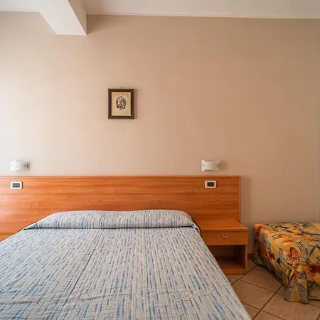 Gloria Aparthotel 3*