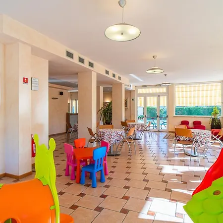 Gloria Aparthotel 3*