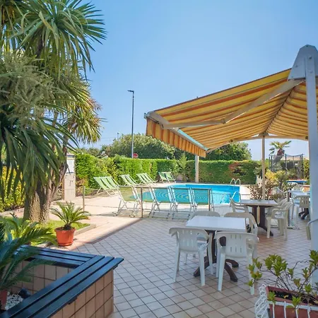 Apart Otel Gloria 4*