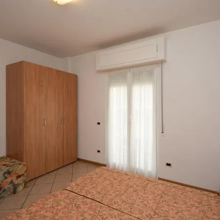 Gloria 4*
